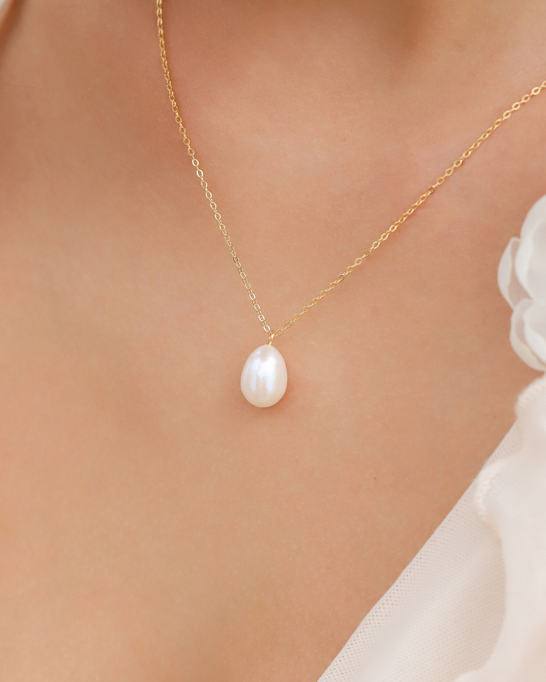 Large Pearl Pendant Necklace in 18k Gold Vermeil Vianne Jewellery