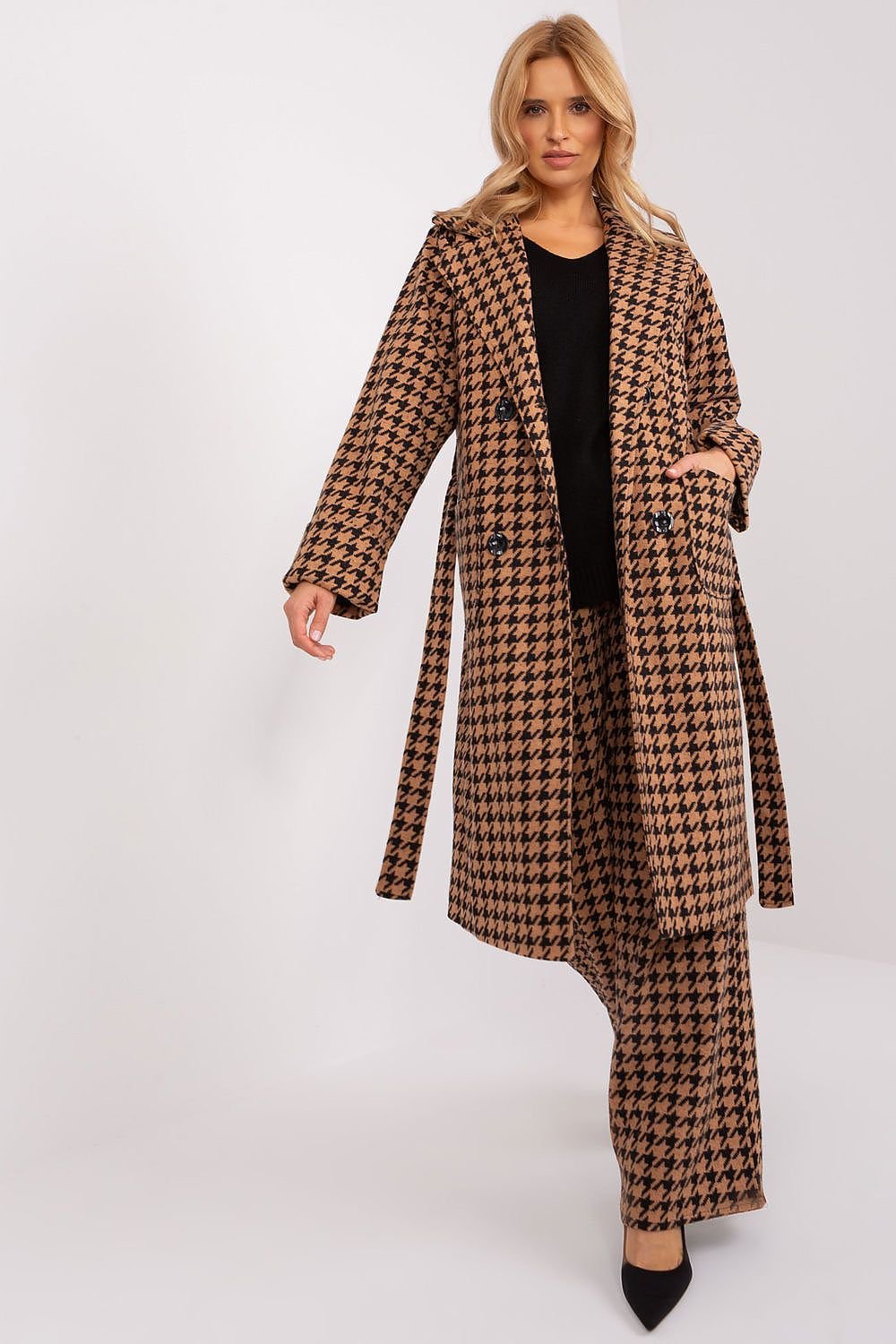 Classic transitional coat with tie belt and patch pockets, suitable for autumn-winter and spring seasons.