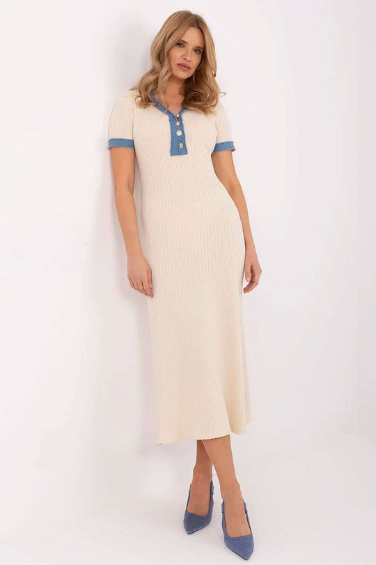 Pencil women’s midi dress with ribbed texture and sweetheart neckline.