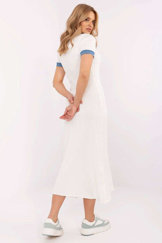 Pencil women’s midi dress with ribbed material and short sleeves.