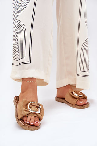 Beige flip-flops with faux suede and gold detail, perfect for summer outfits.