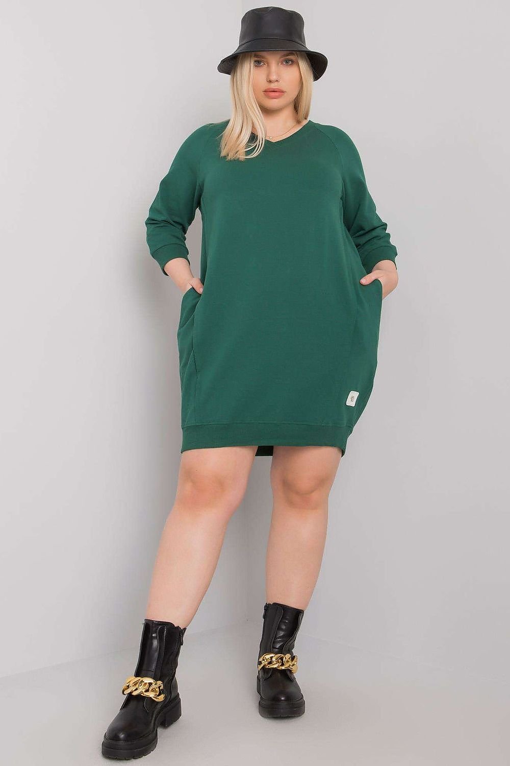 Plus size green dress with 3/4 sleeves and pockets.