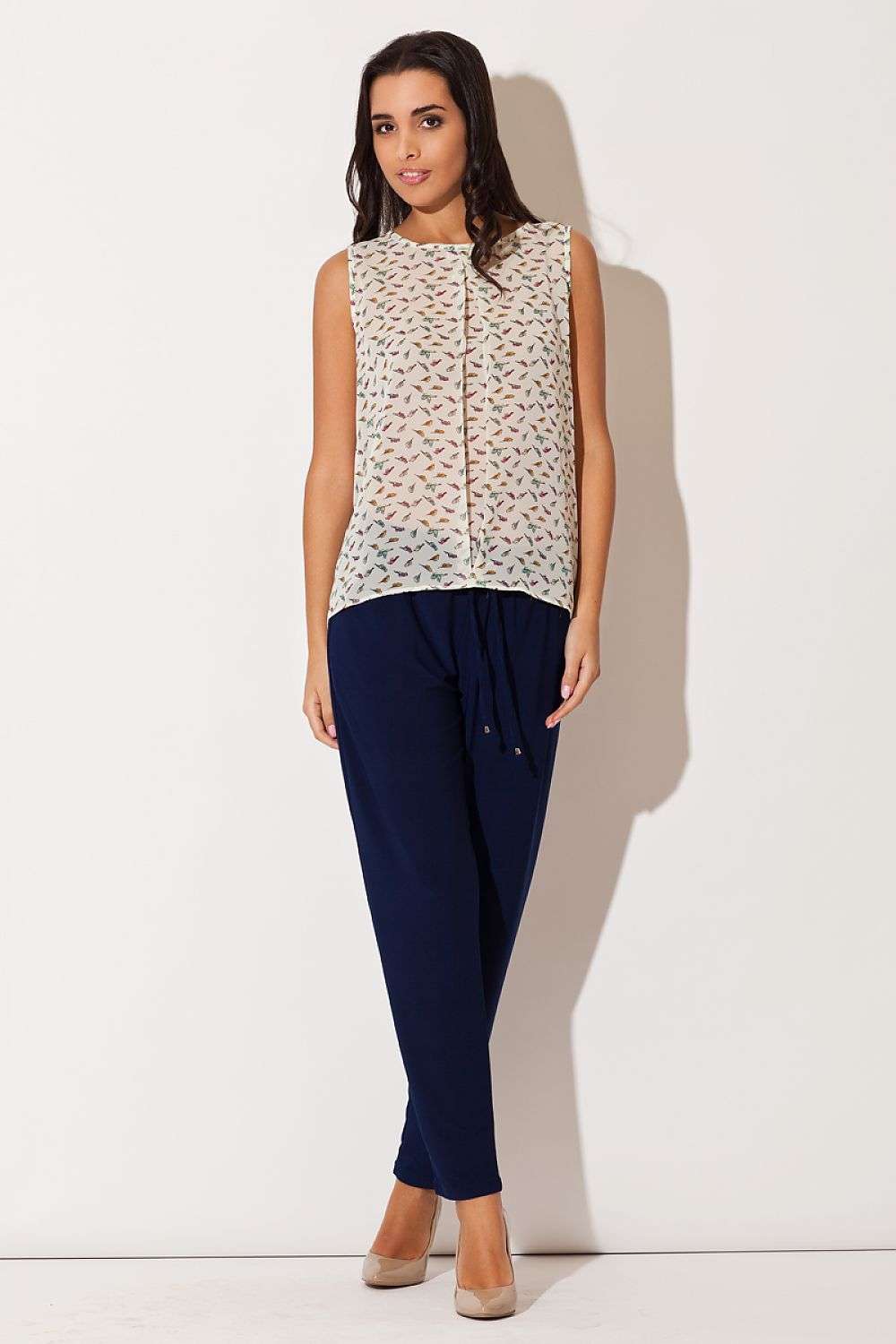 Chiffon blouse with bird pattern and sleeveless round neckline.