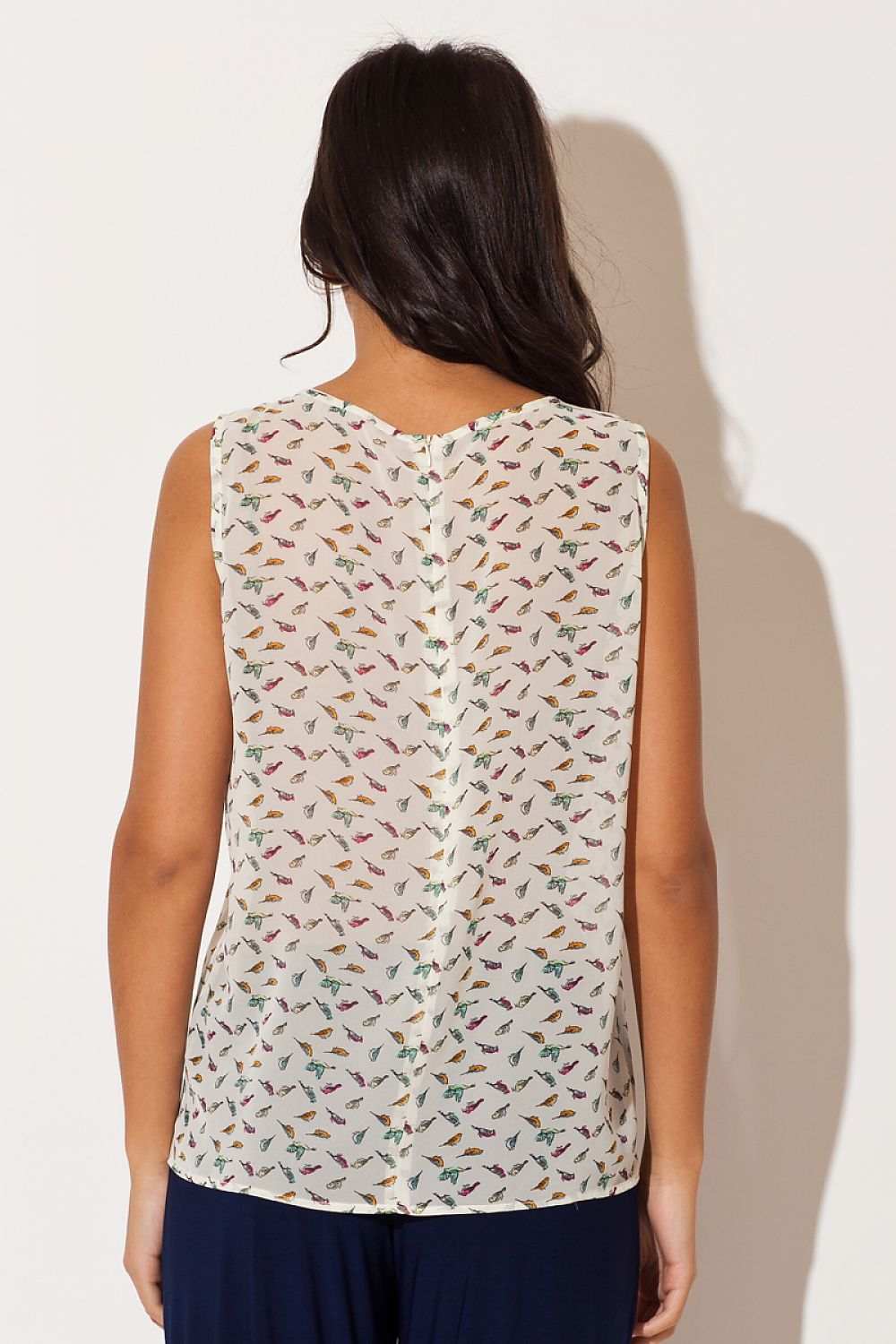 Sleeveless chiffon blouse with bird pattern and covered zip.